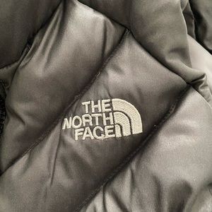 The North Face vest size XS - black down puffer